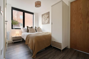 Free City Centre Parking - Cosy & Central Apartment